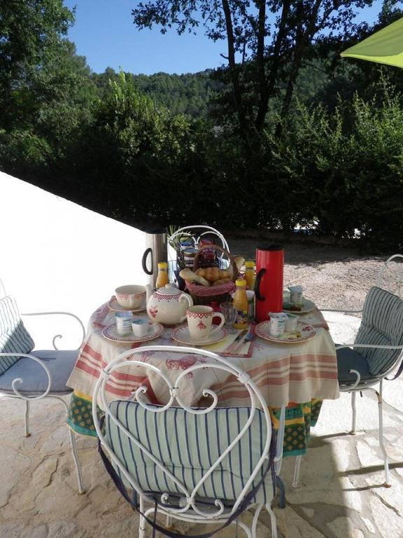 Le Pigeonnier Chambre D'Hotes La Provenc'Ane Salernes Exterior foto